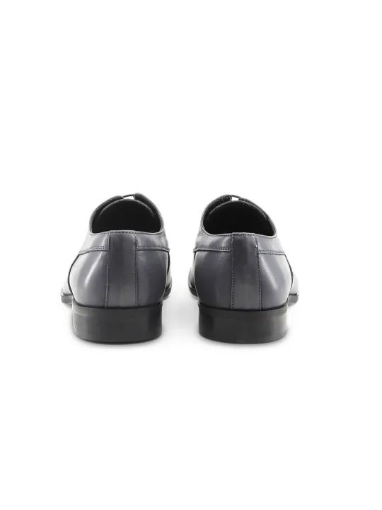 Graue Lederschuhe ohne Schnürsenkel