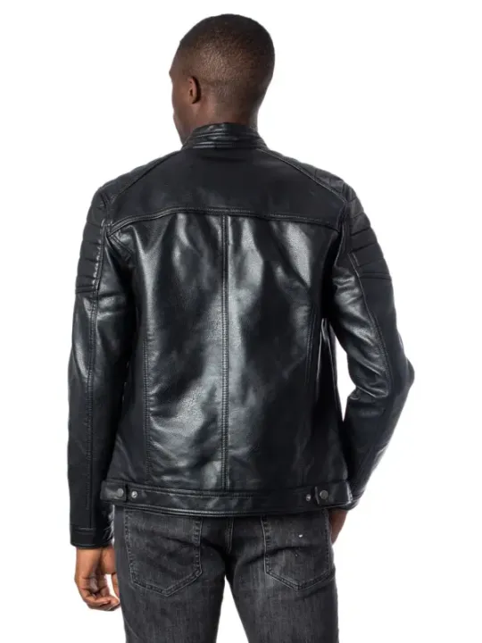 Schwarze Lederjacke, Mann hintenansicht