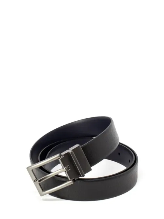 Schwarzer Ledergürtel mit Metallschnalle
