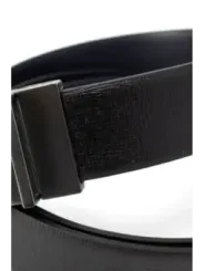 Textured schwarzer Ledergürtel mit Schnalle