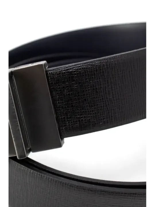 Textured schwarzer Ledergürtel mit Schnalle