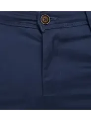 Helle Herrenhose mit Knopfleiste