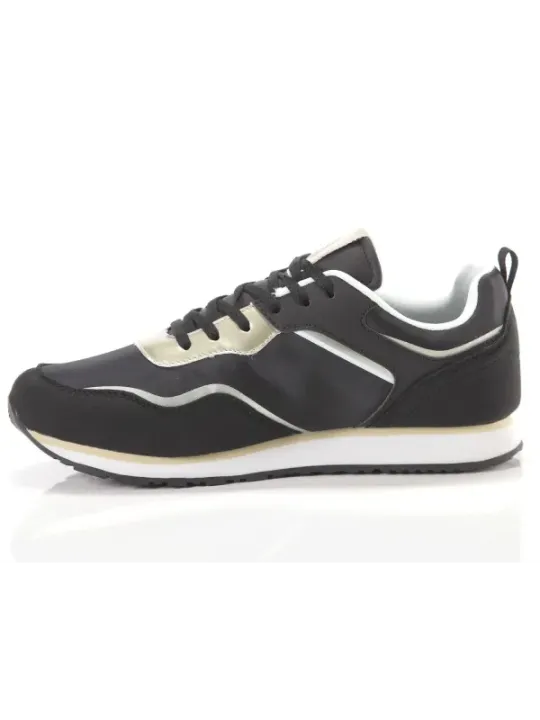 Schwarze und weiße Sneakers Ansicht