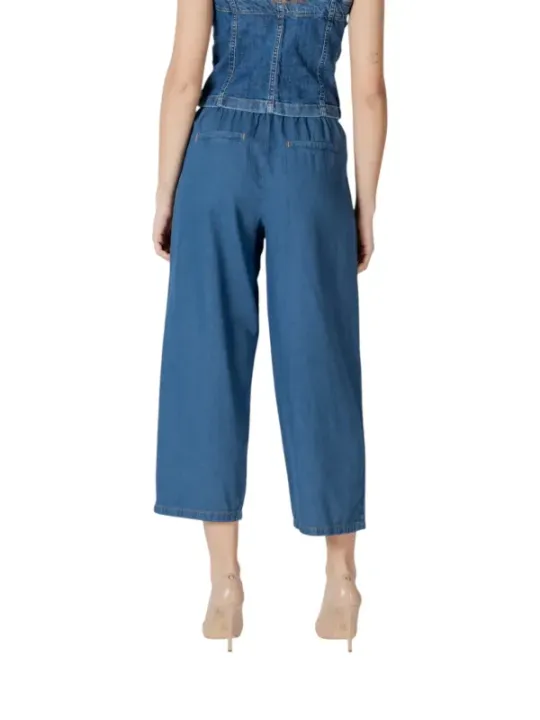 Blaue Denim-Jumpsuit mit weitem Bein