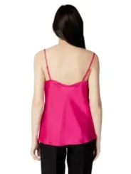 Rosa Satin-Camisole, Rückansicht