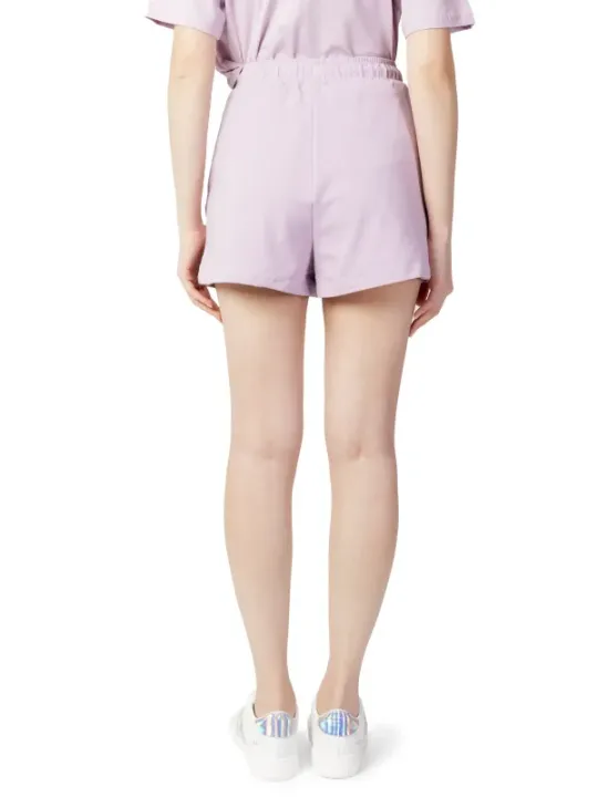 Weiße und blaue Fila Schuhe