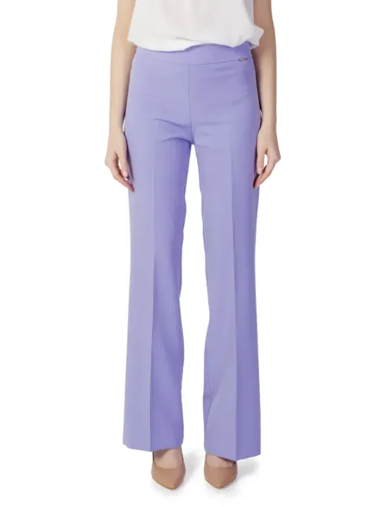 Lavendelfarbene Hosen mit hoher Taille