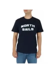 Mann trägt North Sails T-Shirt
