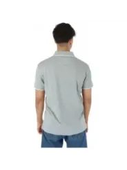 Graues Poloshirt mit Jeans Rückenansicht