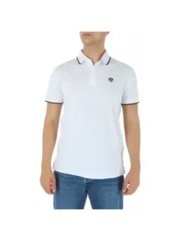 Mann trägt weißes North Sails Polo