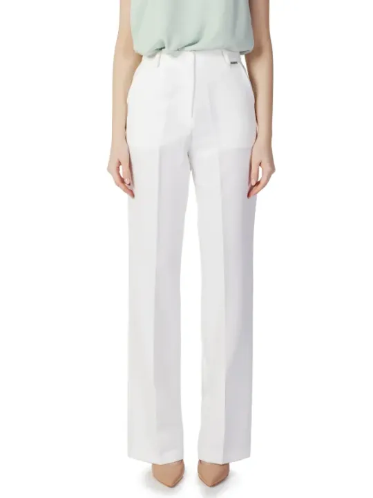 Weiße Hosen, schlichtes und elegantes Design