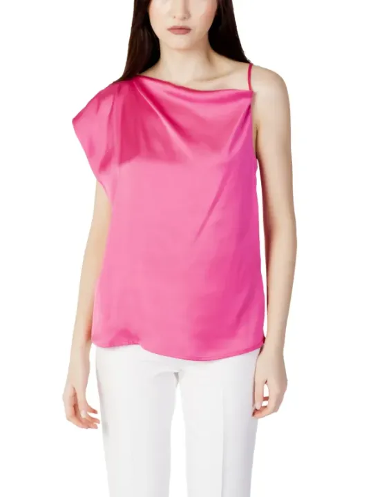 Zartrosa Seidentop, asymmetrischer Schnitt