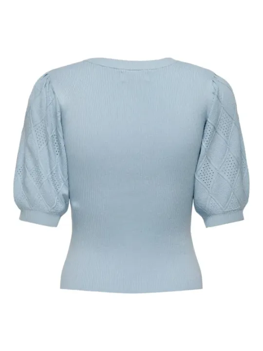 Hellblauer Strickpullover mit Zopfmuster