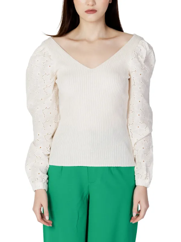 Off-weißes Strickoberteil mit Puffärmeln