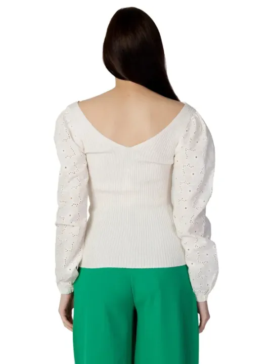 Weißes Oberteil mit Rüschenärmeln