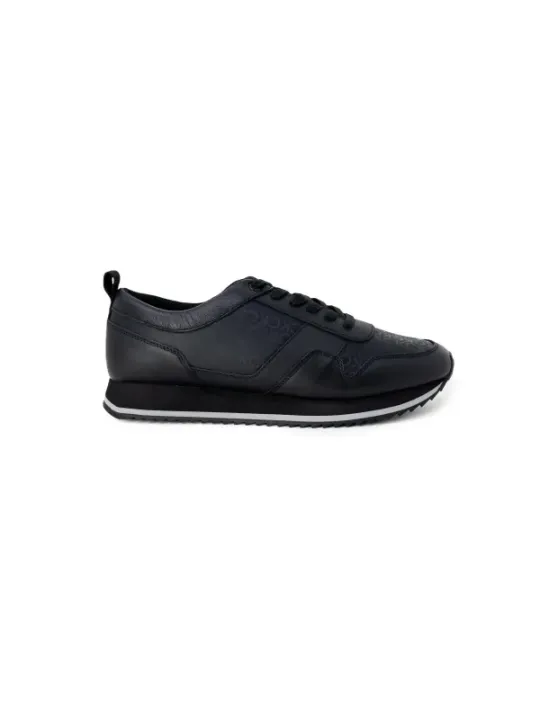 Schwarzer Leder Sneaker seitlich Ansicht