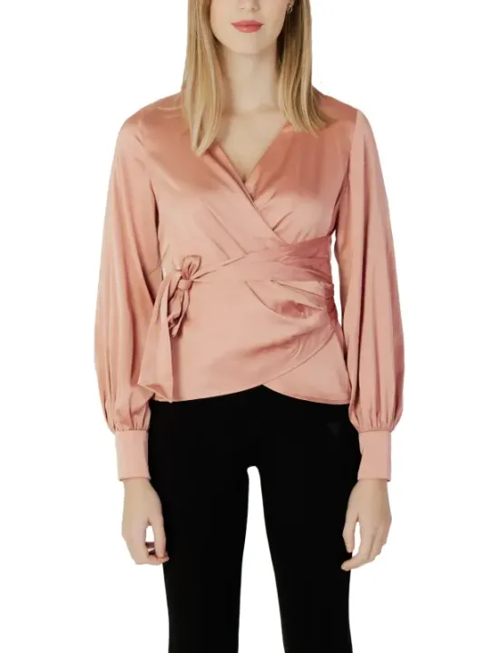 Rosa Satin Guess Bluse Modell