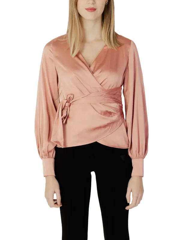 Rosa Satin Guess Bluse Modell