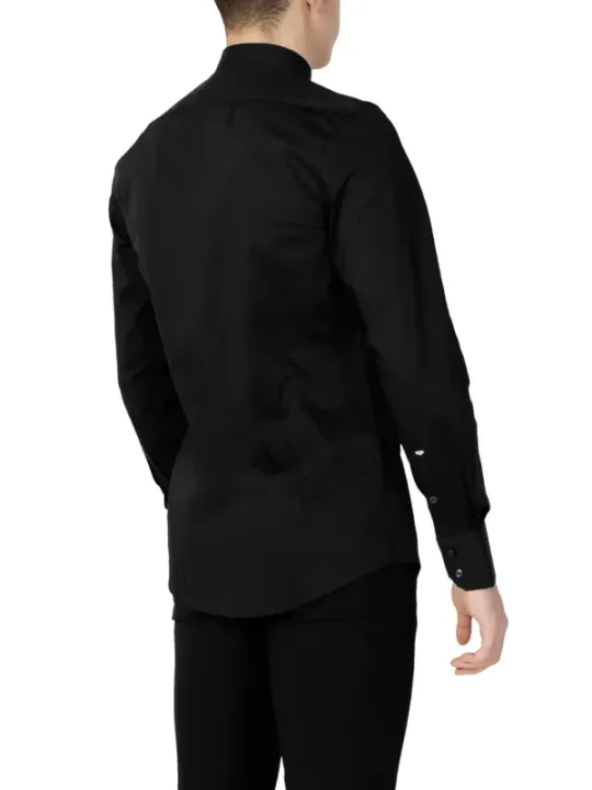 Schwarzes Baumwollhemd schlanker Schnitt