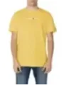 Tommy Jeans gelbes T-Shirt und Jeans