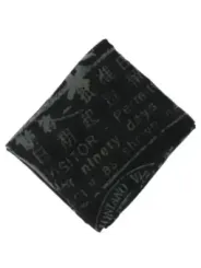 Schwarzer Schal mit Schriftzug-Design