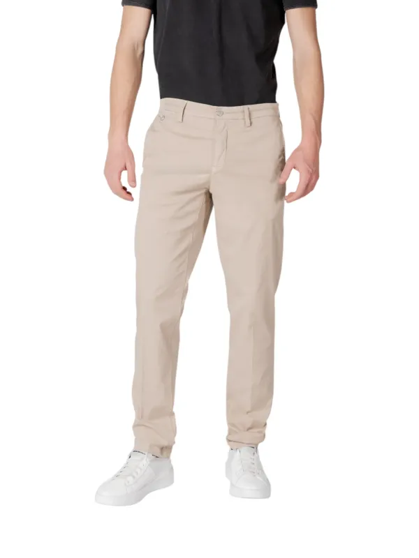 Beige Chinos für Männer tragen