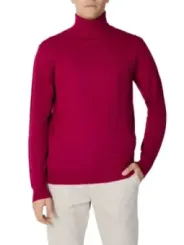 lässiger Rollkragenpullover grauer Hintergrund