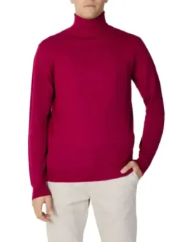 lässiger Rollkragenpullover grauer Hintergrund