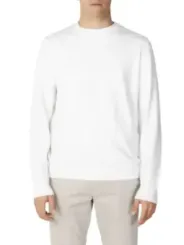 Weißer Pullover, männliches Model präsentiert