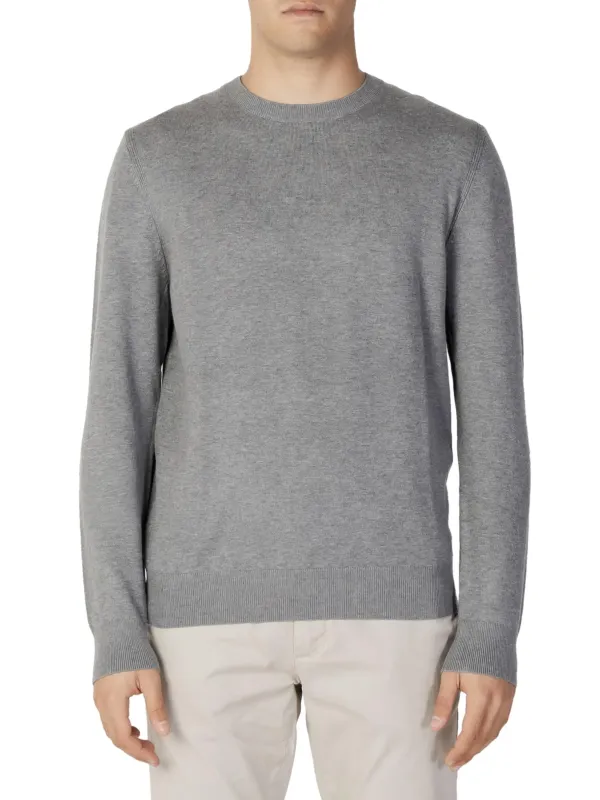 Grauer Wollpullover mit geripptem Kragen