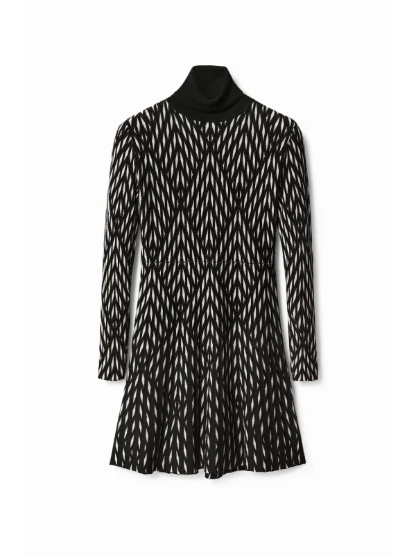 Schwarzes weißes Ikat Kleid hinten