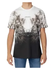 Baumdruck auf weiß-schwarzem T-Shirt