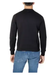 Schwarzer Pullover lässiger Herrenstil