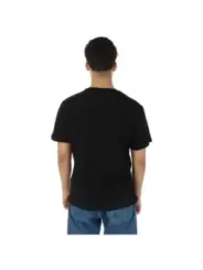 Mann trägt North Sails T-Shirt