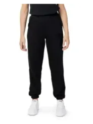 Fila Sweatpants und weiße Sneaker