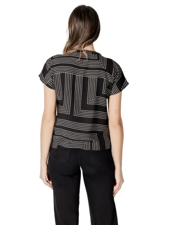 Schwarze Bluse mit weißem Muster