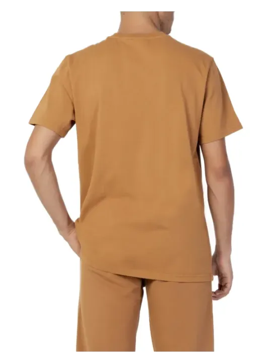 Orange Freizeit-Shirt und Shorts