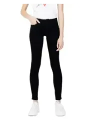 Schwarze High-Waist Jeans Outfit