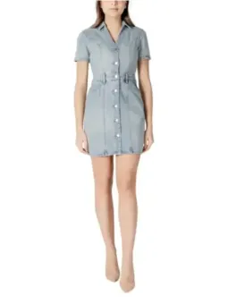 Denimkleid mit Gürtel und Knöpfen