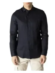 Schwarzes Baumwollhemd mit Cargohose