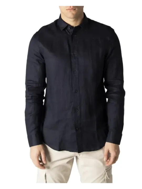 Schwarzes Baumwollhemd mit Cargohose