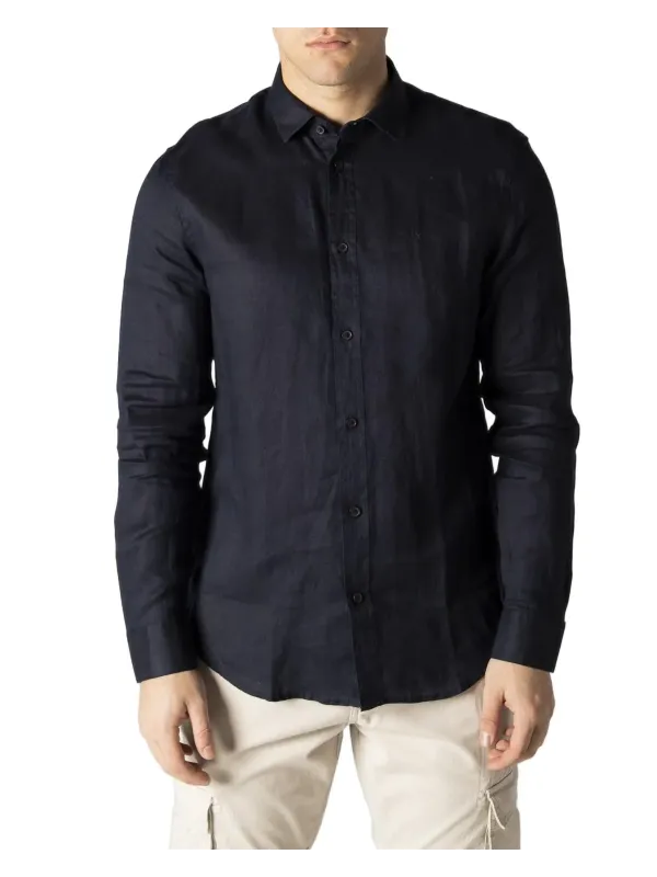 Schwarzes Baumwollhemd mit Cargohose