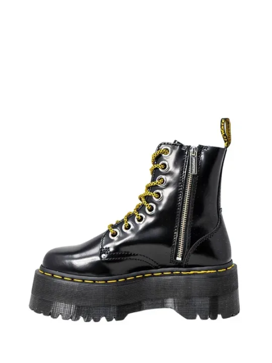 Schwarzer Stiefel mit dicker Sohle