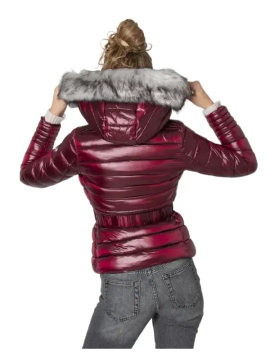 Burgunderfarbener, gepolsterter Mantel aus Kunstfell