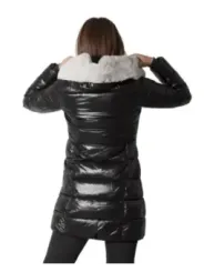 Schwarze Daunenjacke mit Kapuze