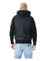 Schwarzer gesteppter Kapuzenpullover, Mann hinten